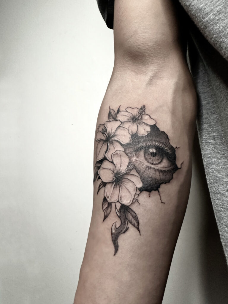 realistic eye tattoo